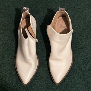 Time and Tru Off-White Ankle Booties -Size 6